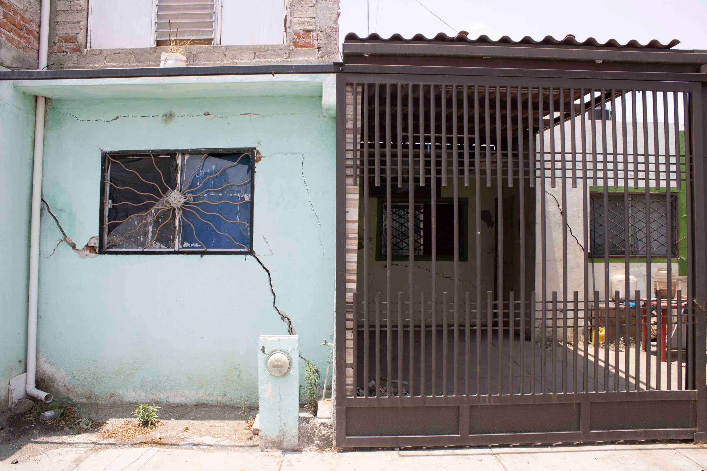 Casa en el Fraccionamiento Primavera II, en Ciudad Guzmán, afectada por las fallas geológicas. Foto: Abraham Pérez.